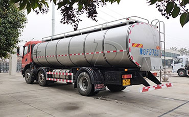 新東機(jī)械定制化鮮奶運(yùn)輸車(chē)成功打開(kāi)越南市場(chǎng)