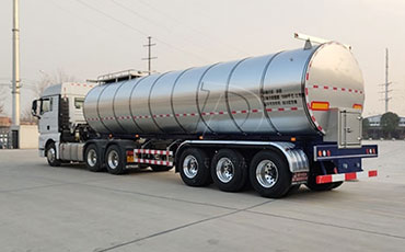 山東客戶介紹朋友到我司購(gòu)買半掛鮮奶運(yùn)輸車